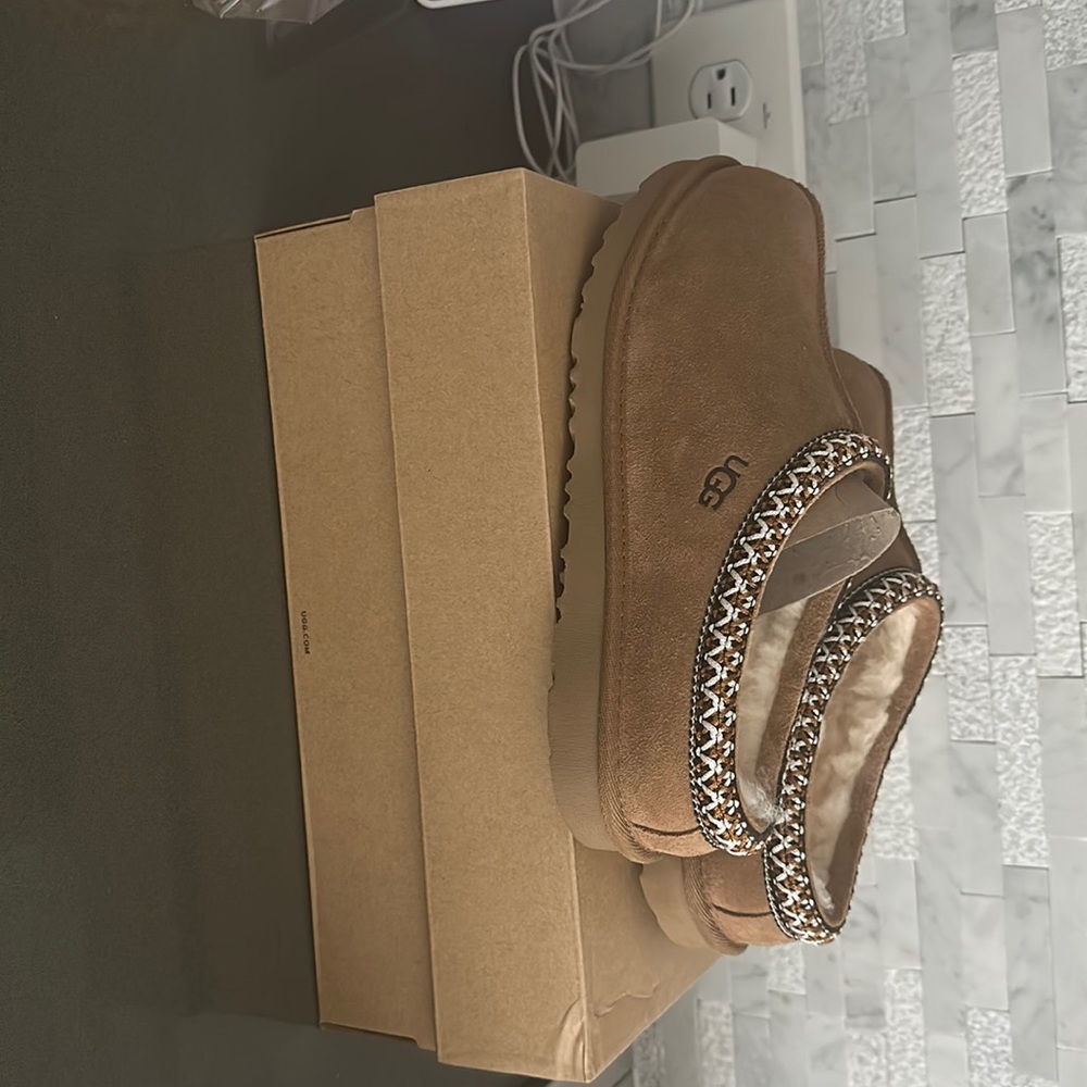 BRAND NEW Chestnut Color Tasman Uggs- size 5 kids which equals size 7 women’s